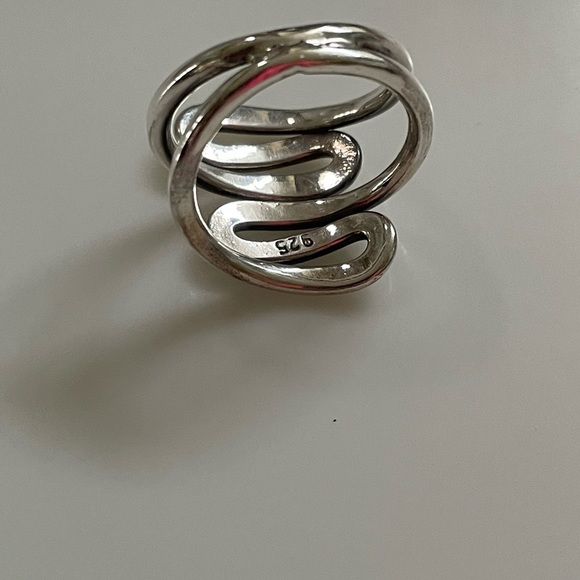 Beautiful 925 Silver Ring size 6 Statement Piece - Picture 3 of 3